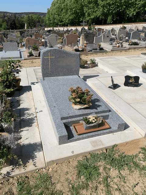 Monuement Estrella chanfreiné en gris du Tarn, cimetière en Indre et Loire (37)